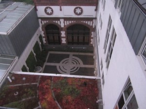 a courtyard of a building