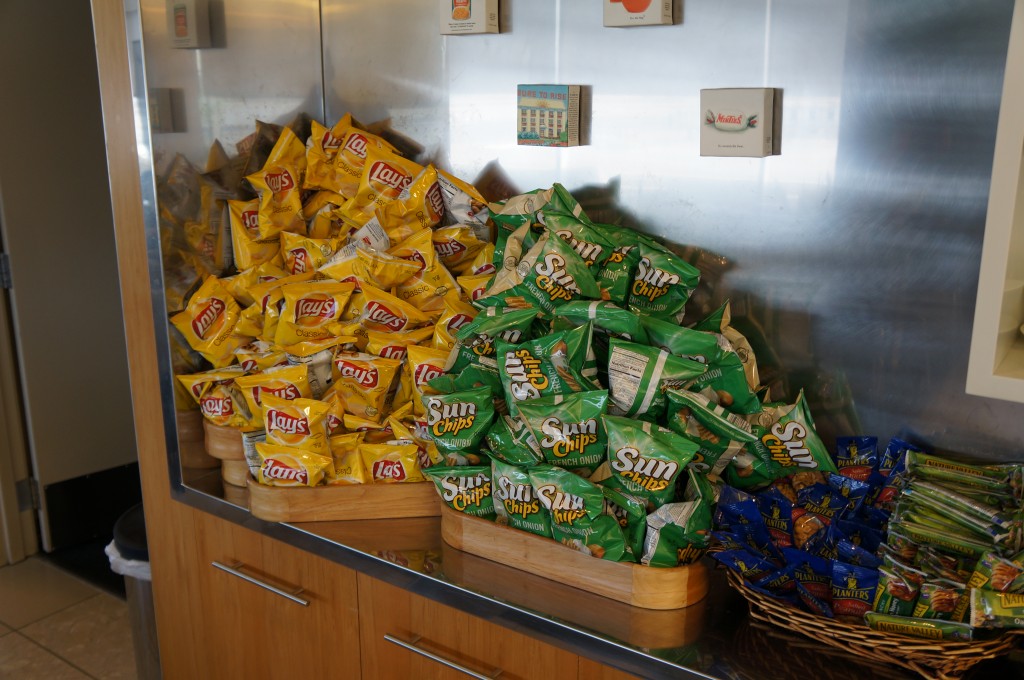 Air New Zealand at LAX Checkin, Lounge and NZ2 to London Miles