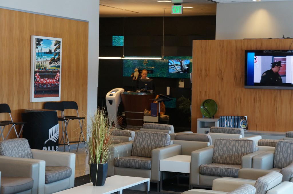 Air New Zealand at LAX Checkin, Lounge and NZ2 to London Miles
