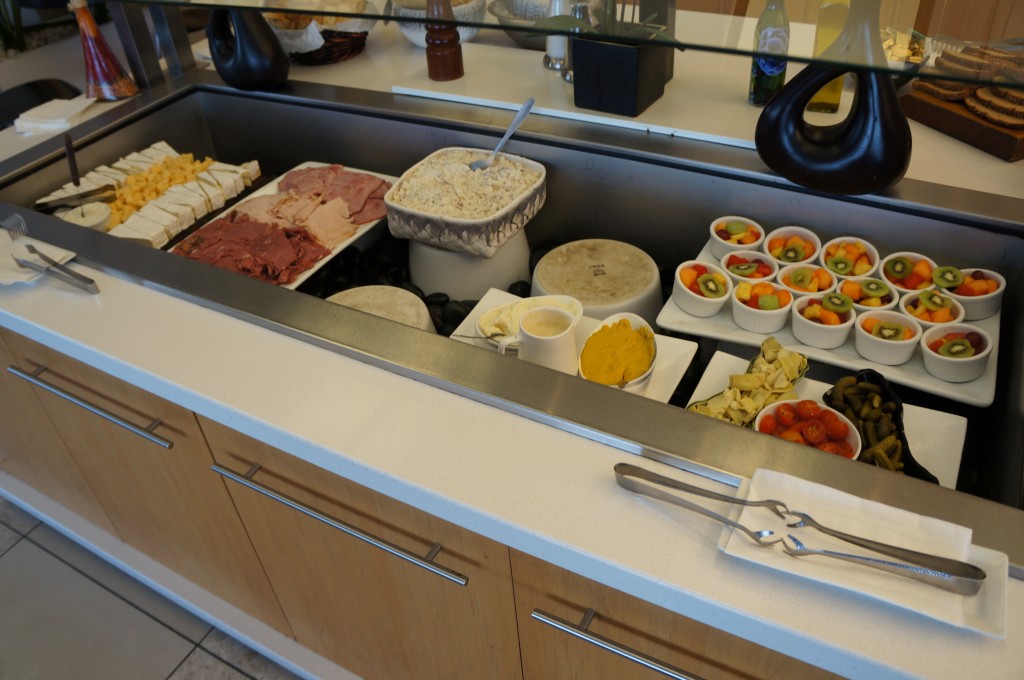 Air New Zealand at LAX Checkin, Lounge and NZ2 to London Miles