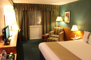 Holiday Inn Heathrow Room
